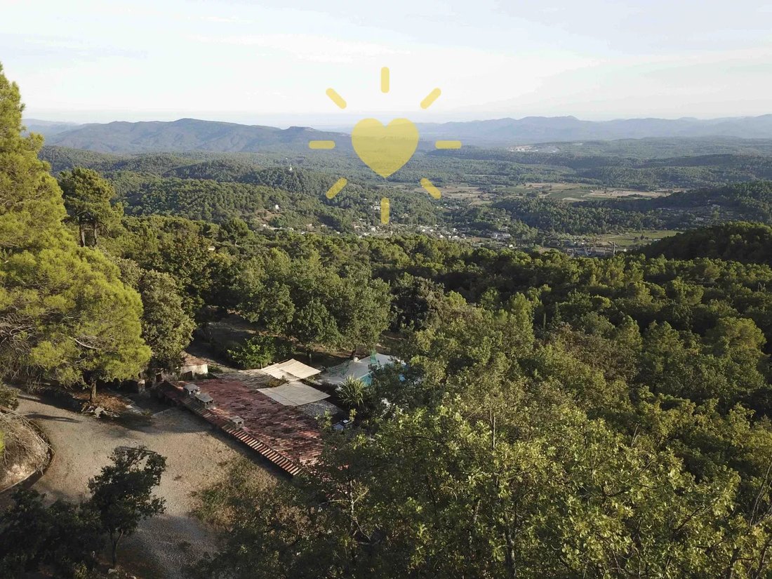 Estate in Callas, Provence-Alpes-Côte d'Azur, France 1 - 17344893