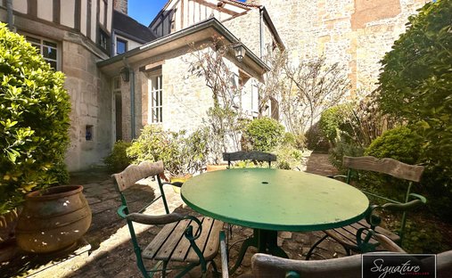 House in Senlis, Hauts-de-France, France 1