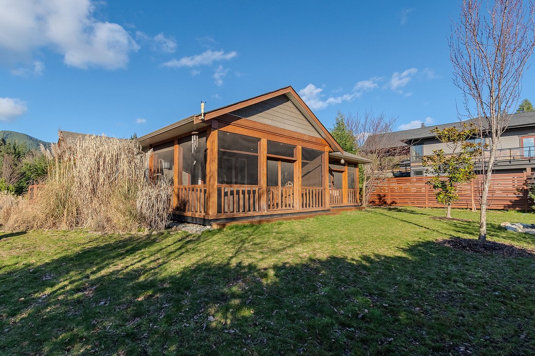 House in Lake Cowichan, British Columbia, Canada 4 - 17342605