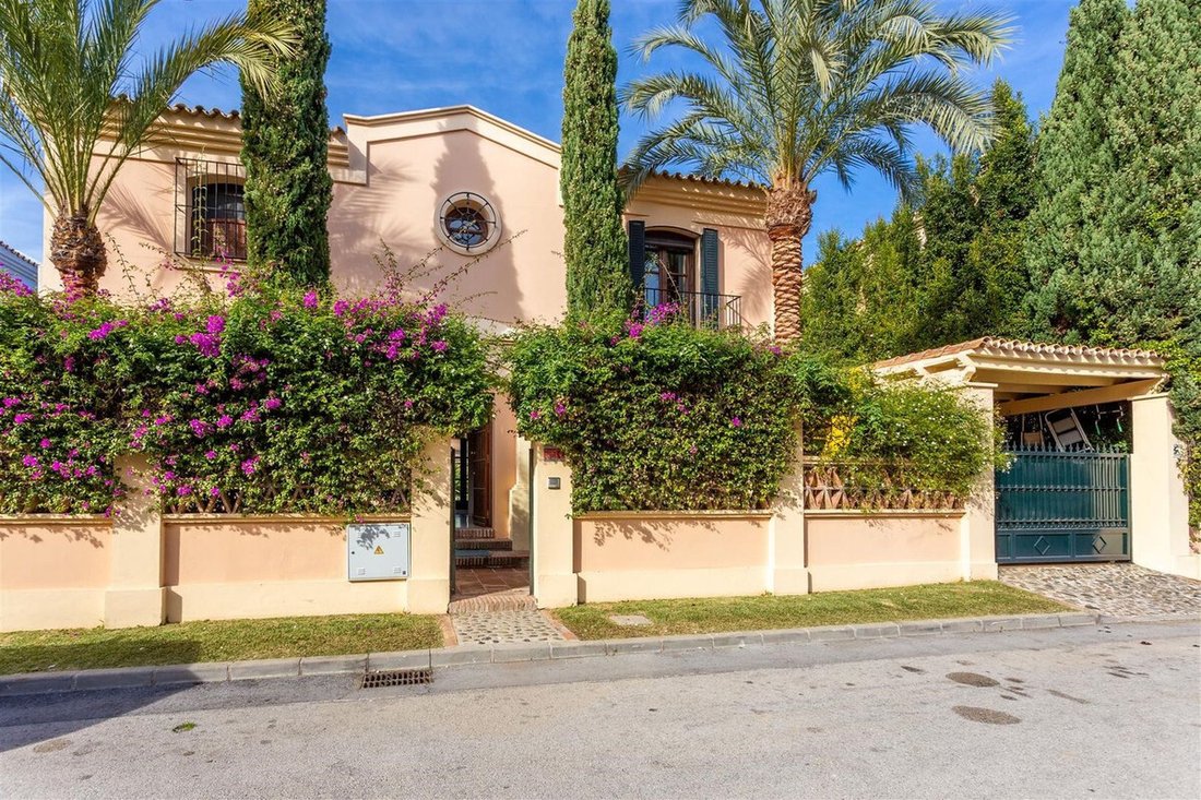 Villa in Guadalmina Alta, San Pedro de Alcantara, Spain 1 - 17339587