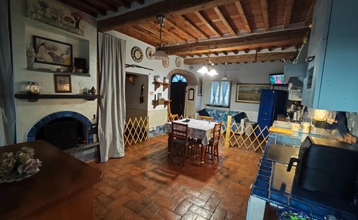 House in Sorbano del Vescovo-Mugnano, Lucca, Italy 1