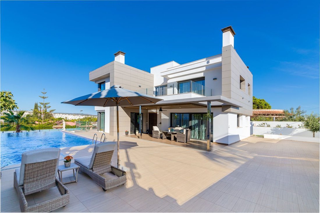 Villa in Torrevieja, Valencian Community, Spain 2 - 17344982