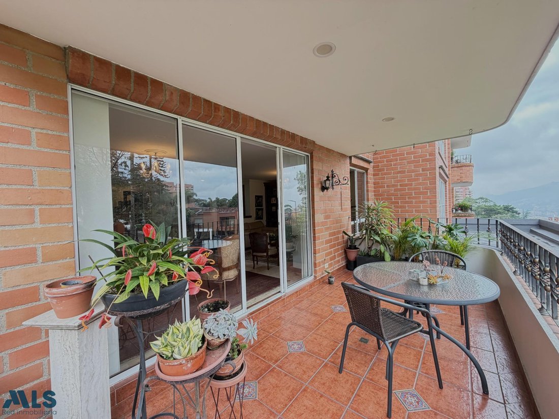 Apartment in Medellín, Antioquia, Colombia 3 - 17339382