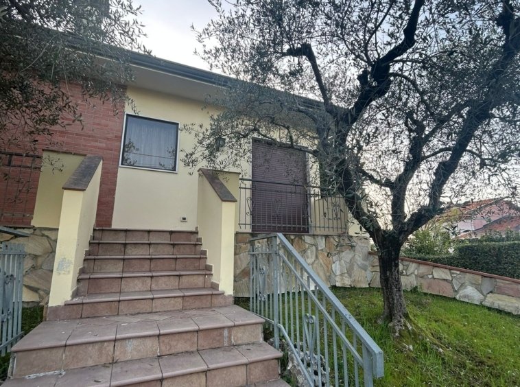 Villa in Pietrasanta, Tuscany, Italy 2 - 17341271