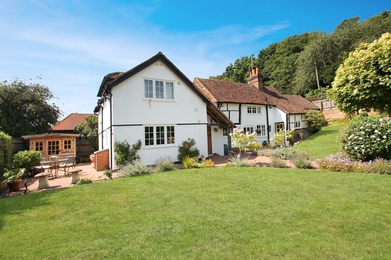 House in Holmbury Saint Mary, Shere, England 1 - 17340805
