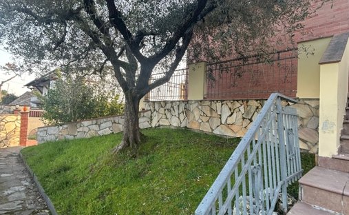 Villa in Pietrasanta, Tuscany, Italy 1