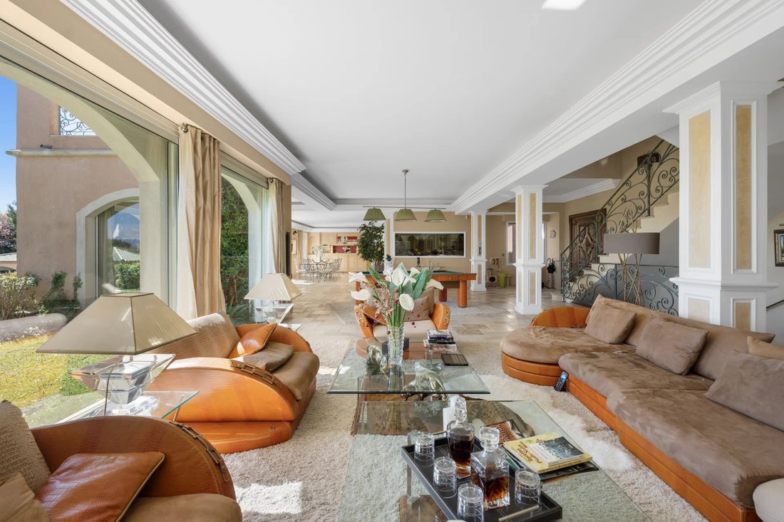 Estate in Mougins, Provence-Alpes-Côte d'Azur, France 1 - 17344883