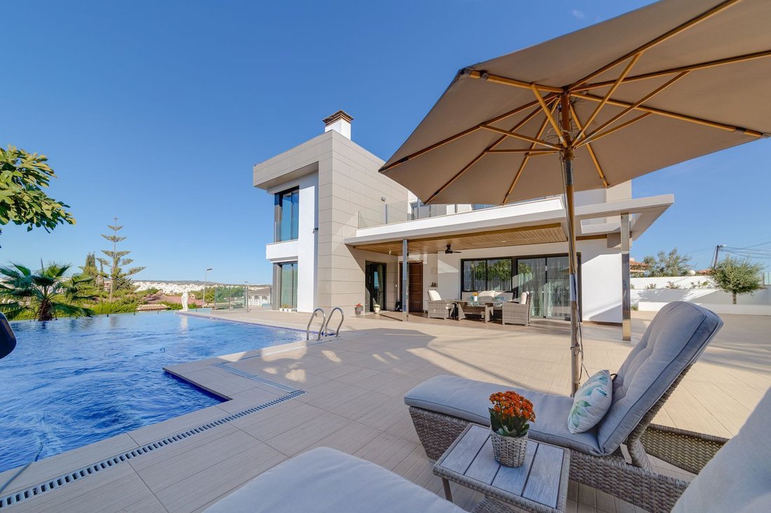 Villa in Torrevieja, Valencian Community, Spain 1 - 17344982