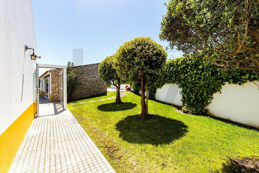 Townhouse in Sao Pedro da Cadeira, Lisbon, Portugal 5 - 17344971