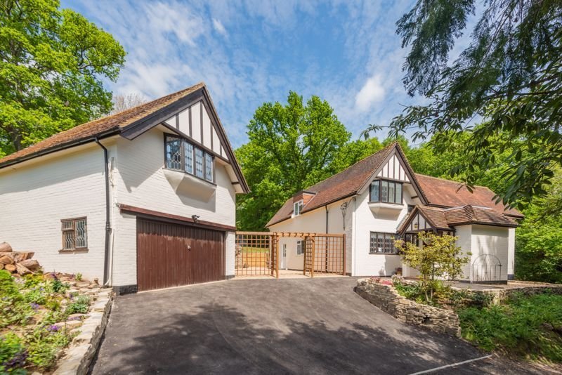 House in Surrey, England 1 - 17341147