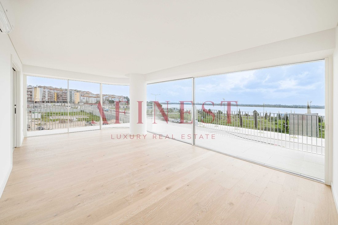 Apartment in Alto do Seixalinho, Santo Andre e Verderena, Setubal, Portugal 2 - 17327808