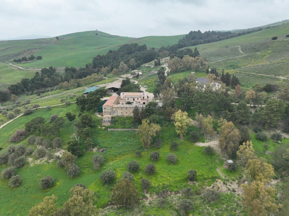 Land in Calascibetta, Sicily, Italy 4 - 17343169