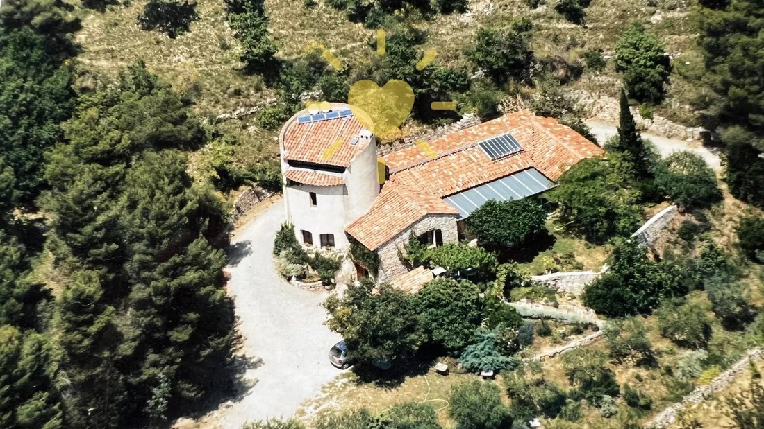 Estate in Callas, Provence-Alpes-Côte d'Azur, France 1 - 17344875