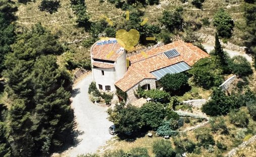 Estate in Callas, Provence-Alpes-Côte d'Azur, France 1
