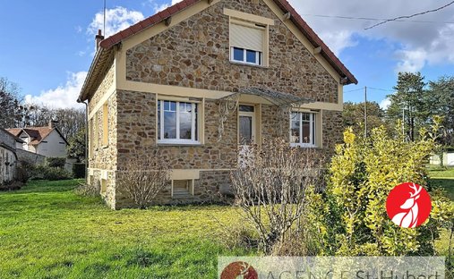 House in Fleury-en-Biere, Ile-de-France, France 1