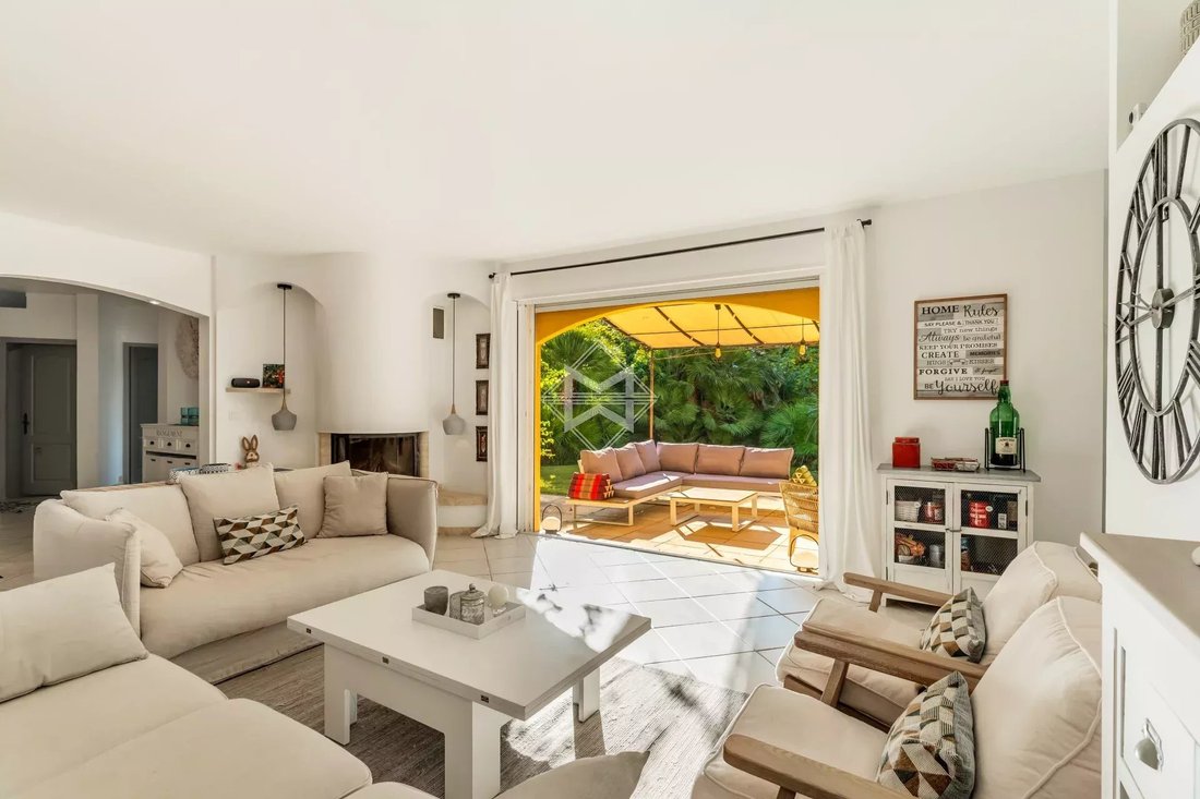 Villa in La Londe-les-Maures, Provence-Alpes-Côte d'Azur, France 5 - 17345150