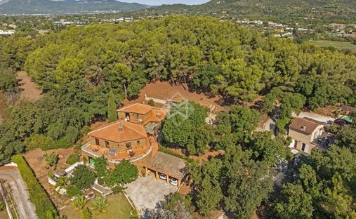 Villa in Hyeres, Provence-Alpes-Côte d'Azur, France 1