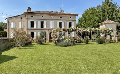 House in Castelnau-de-Levis, Occitania, France 1