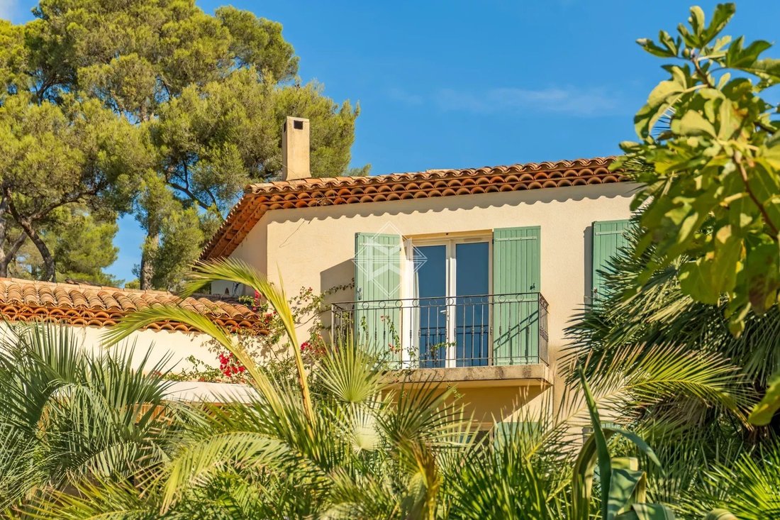 Villa in La Londe-les-Maures, Provence-Alpes-Côte d'Azur, France 3 - 17345150