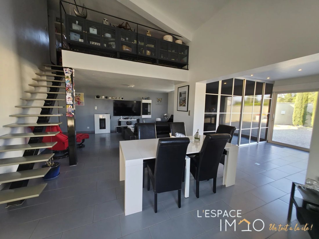 House in Cabrières-d'Avignon, Provence-Alpes-Côte d'Azur, France 5 - 17345026