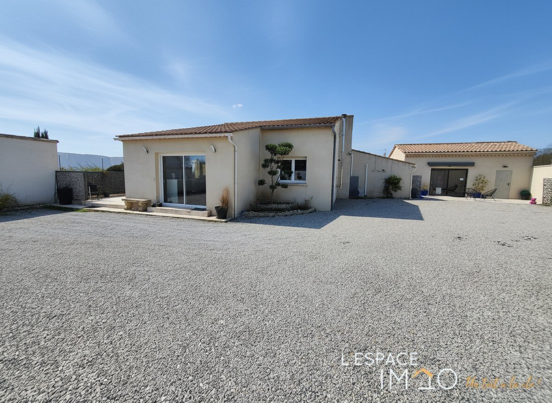 House in Cabrières-d'Avignon, Provence-Alpes-Côte d'Azur, France 1 - 17345026