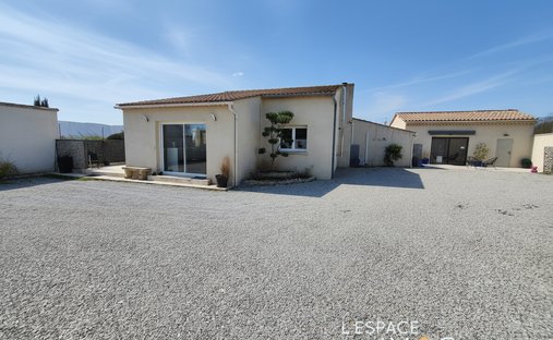 Haus in Cabrières-d'Avignon, Provence-Alpes-Côte d'Azur, Frankreich 1