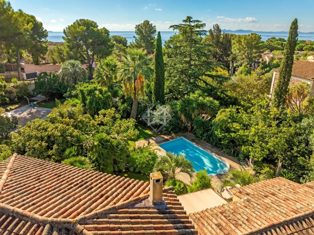 Villa in La Londe-les-Maures, Provence-Alpes-Côte d'Azur, France 2 - 17345150
