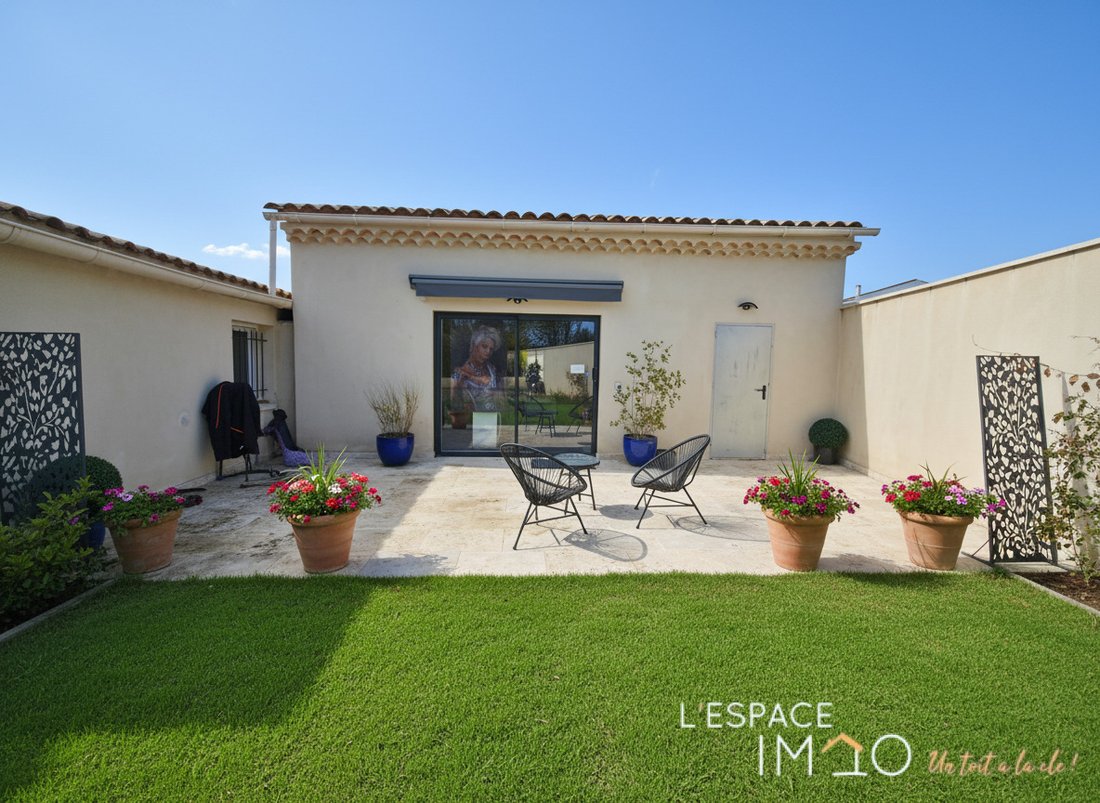 House in Cabrières-d'Avignon, Provence-Alpes-Côte d'Azur, France 4 - 17345026