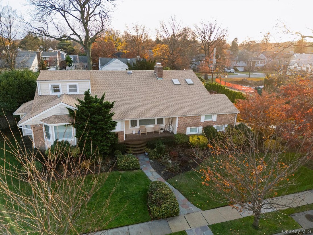 House in Rockville Centre, New York, United States 1 - 17339929