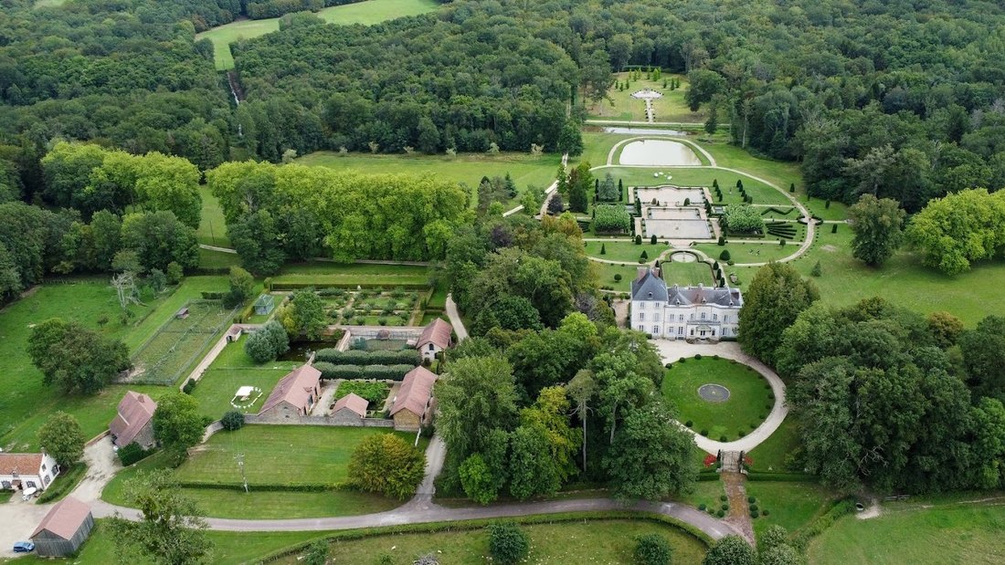 Chateau in Toucy, Bourgogne – Franche-Comté, France 1 - 17356294