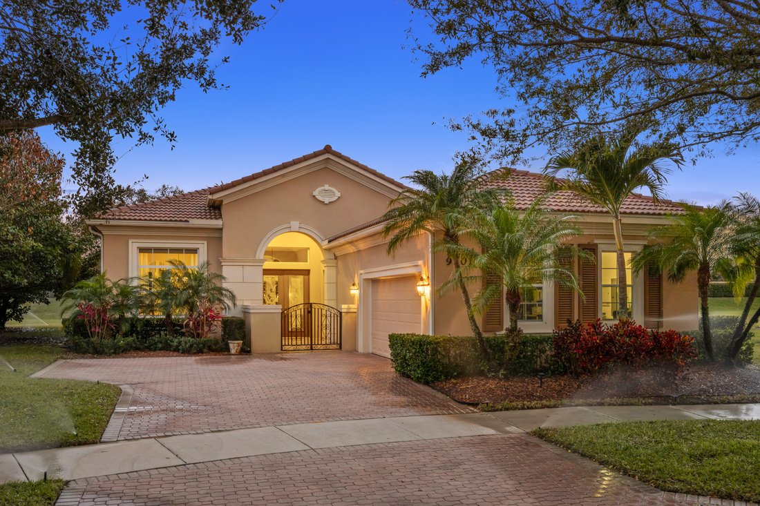 Port St. Lucie, Florida, United States 2 - 17346590