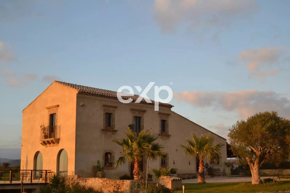 House in Caltagirone, Sicily, Italy 1 - 16466596