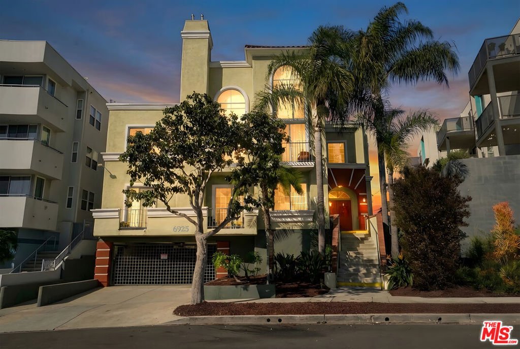 Los Angeles, California, United States 2 - 17350055