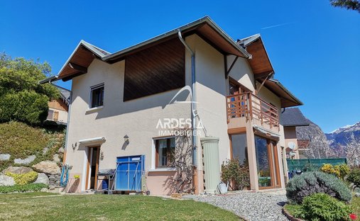 House in Bastille-L'Epine, Saint-Jean-de-Maurienne, France 1