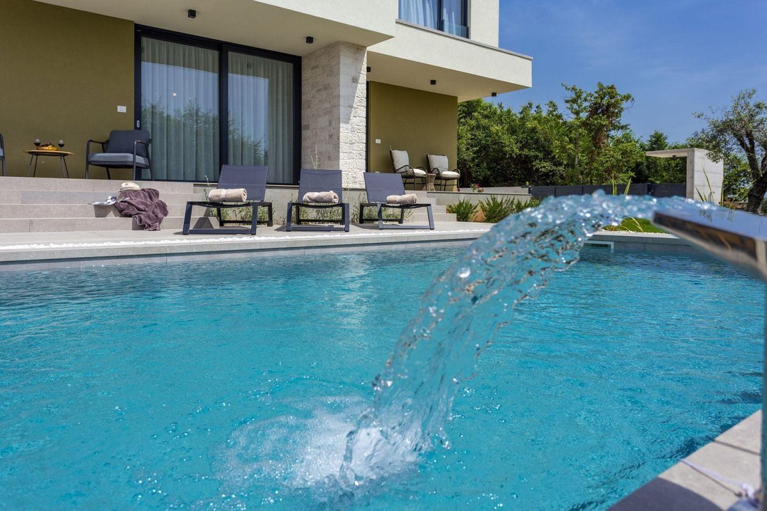Villa in Svetvincenat, Istria County, Croatia 2 - 17353405