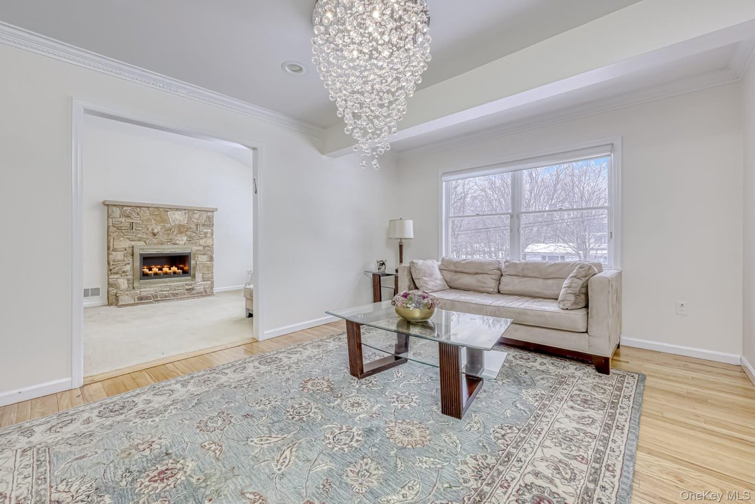 House in Airmont, New York, United States 5 - 17347598