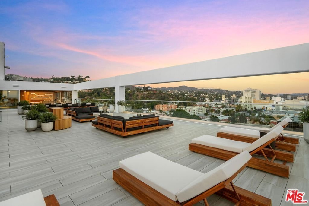 Condo in Los Angeles, California, United States 5 - 17354323