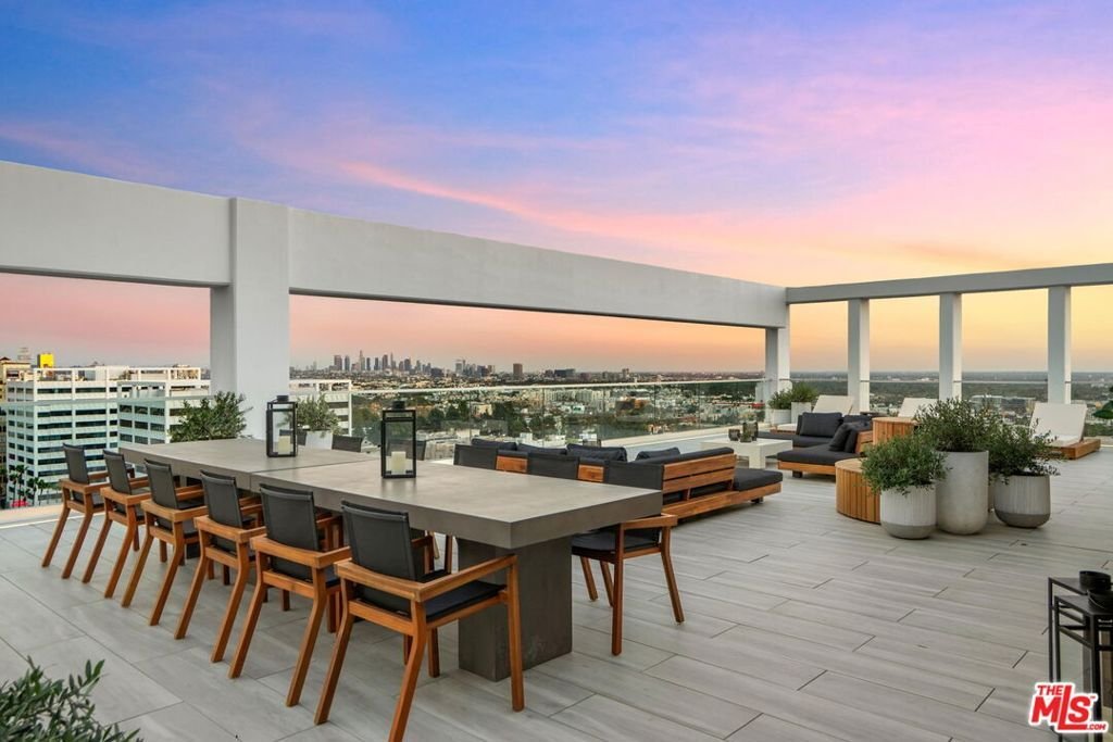 Condo in Los Angeles, California, United States 4 - 17354323
