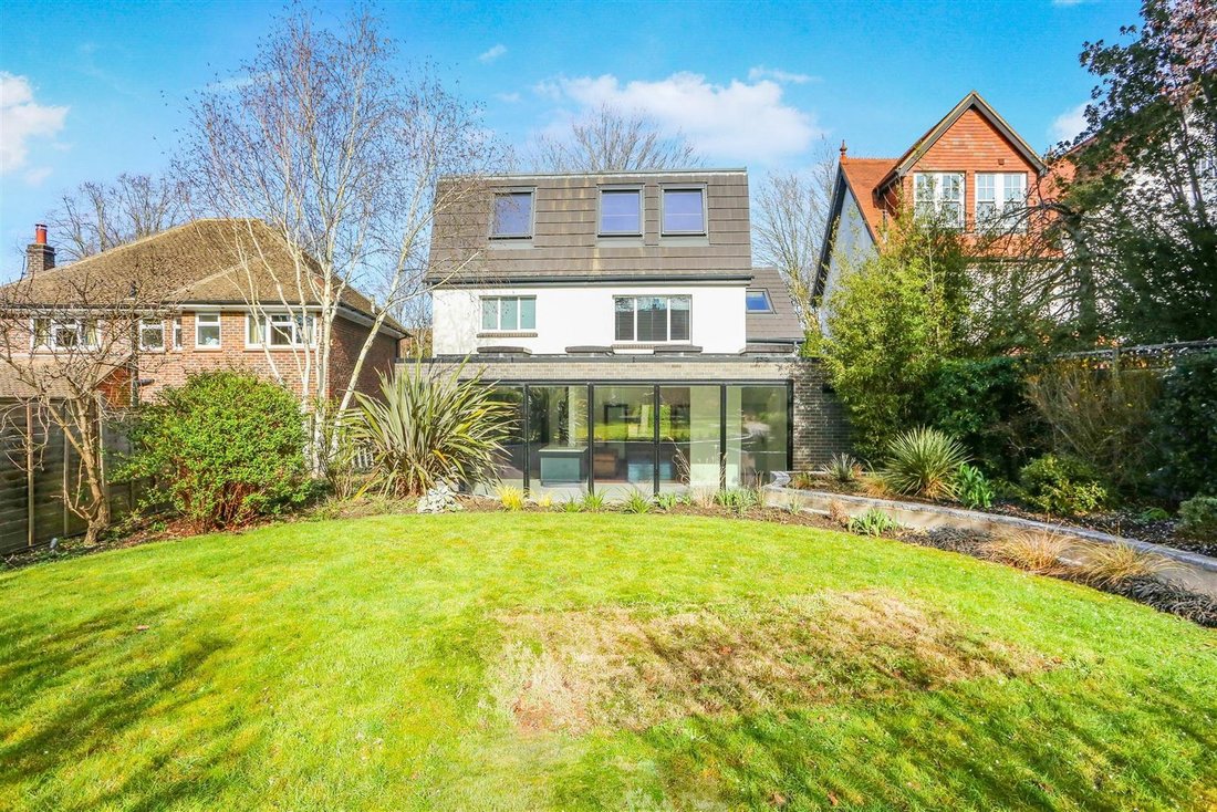House in London Borough of Sutton, England 5 - 17347047