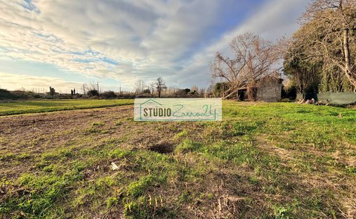 Country House in Motrone, Pietrasanta, Italy 1