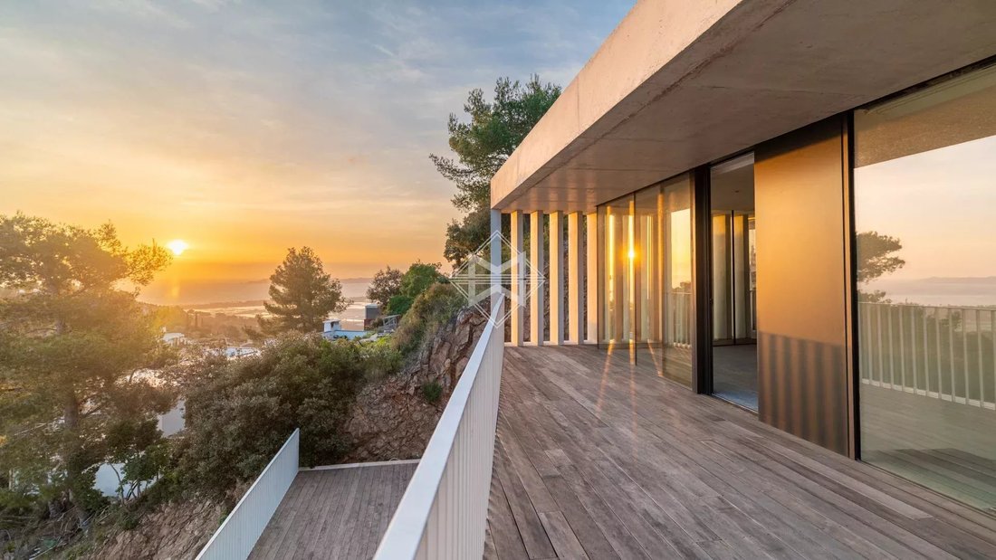 Villa in Hyeres, Provence-Alpes-Côte d'Azur, France 2 - 17003578