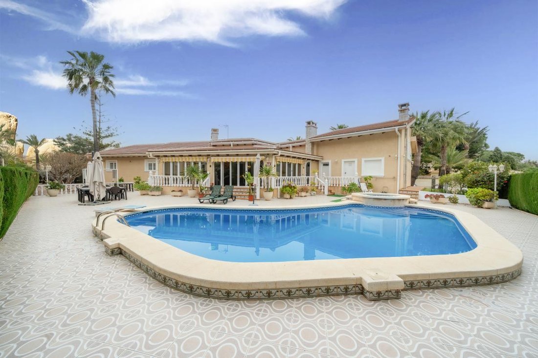 Villa in Cabo Roig, Orihuela, Valencian Community 1 - 17348692
