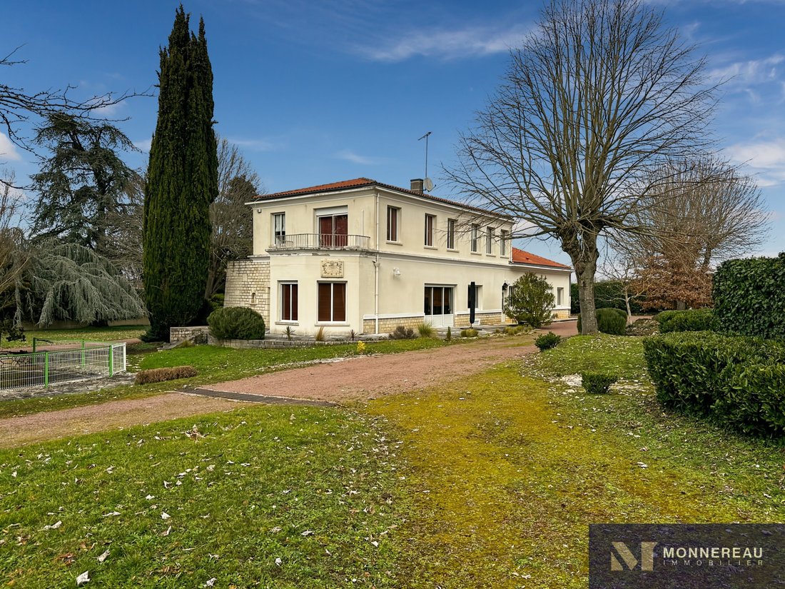 House in Roullet-Saint-Estephe, Nouvelle-Aquitaine, France 3 - 17348007
