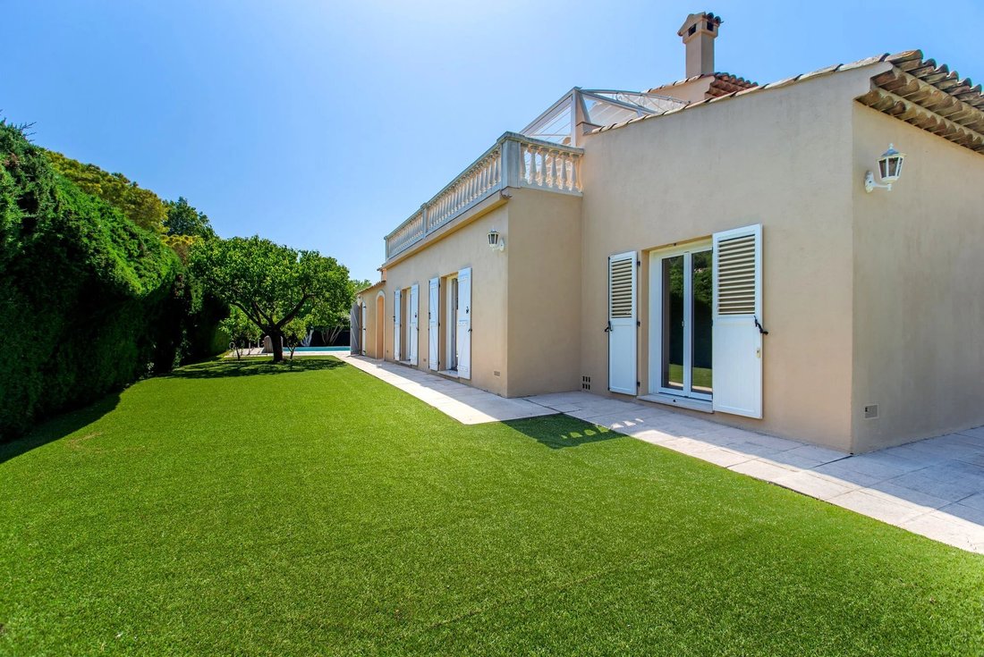 Villa in Villefranche-sur-Mer, Provence-Alpes-Côte d'Azur, France 5 - 17352472
