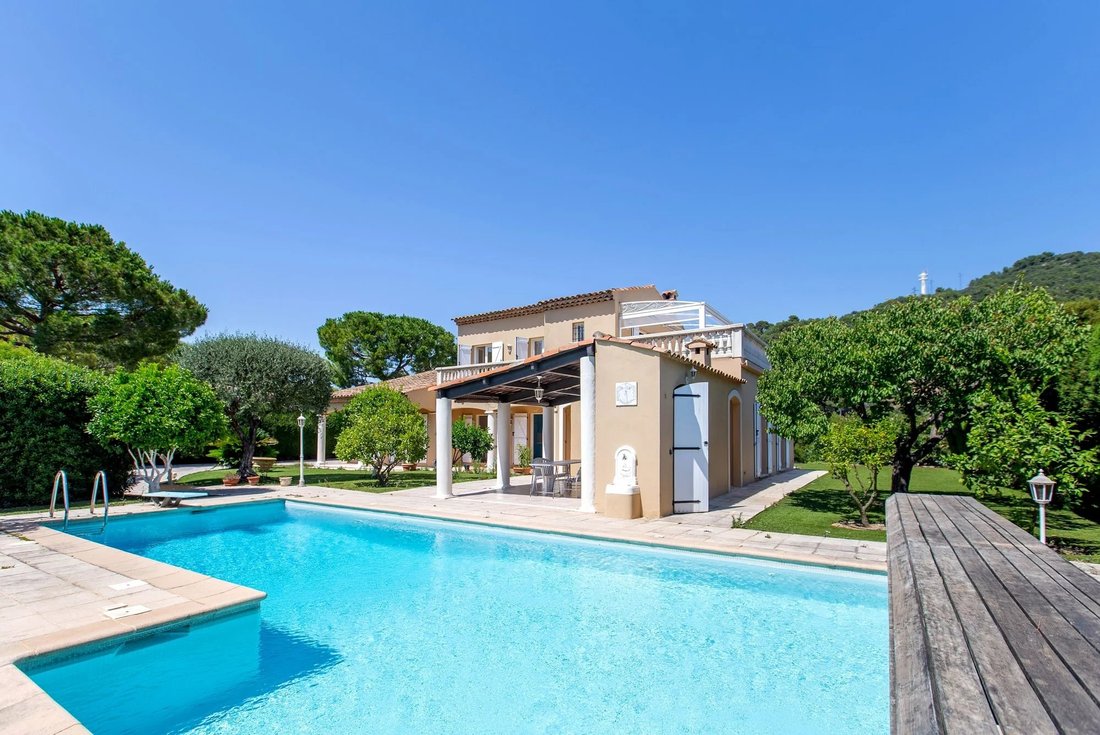 Villa in Villefranche-sur-Mer, Provence-Alpes-Côte d'Azur, France 2 - 17352472