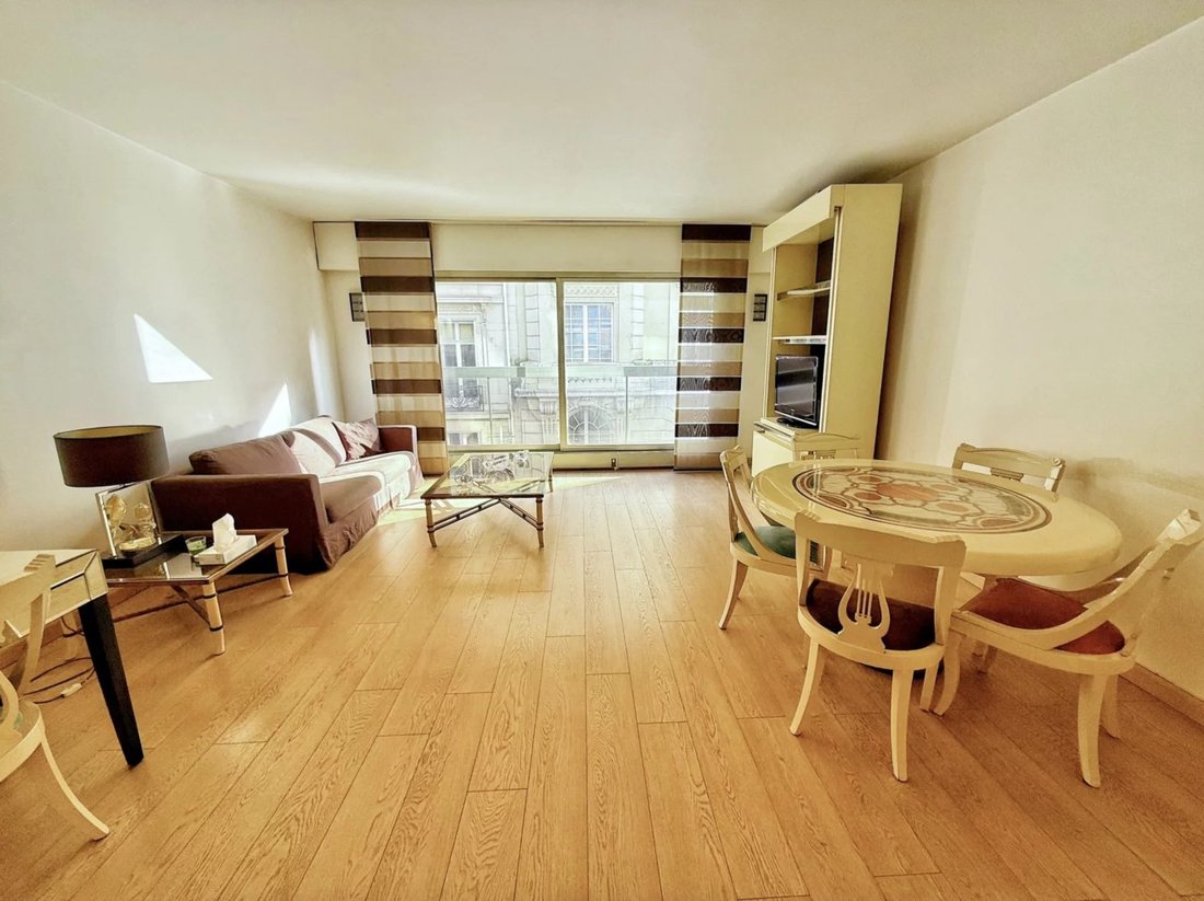 Apartment in Triangle d'Or, Paris 8e Arrondissement, Paris 4 - 17352581