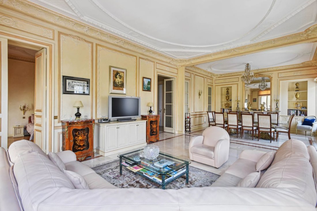 Apartment in Triangle d'Or, Paris 8e Arrondissement, Paris 5 - 17352622