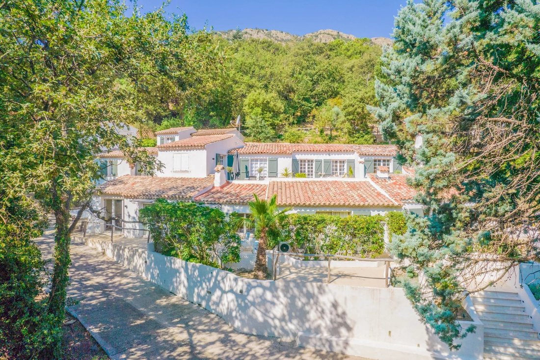 Villa in La Garde-Freinet, Provence-Alpes-Côte d'Azur, France 1 - 17347002