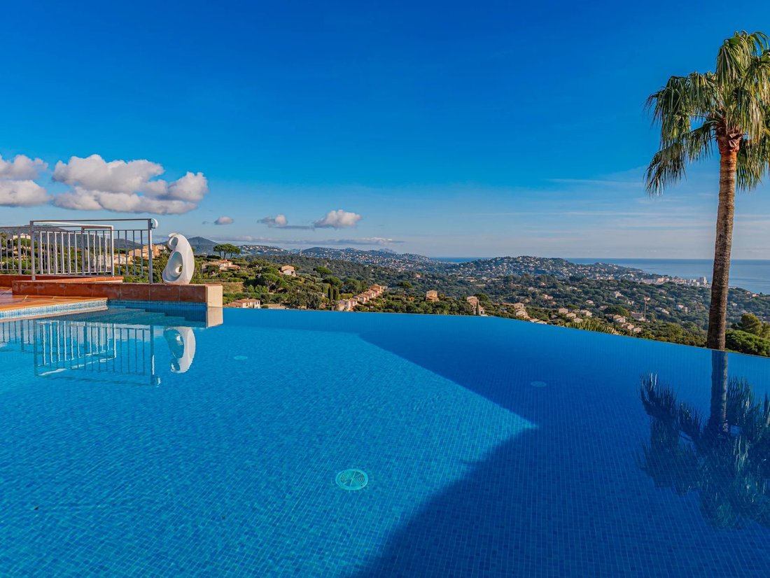 Villa in Grimaud, Provence-Alpes-Côte d'Azur, France 1 - 17347091