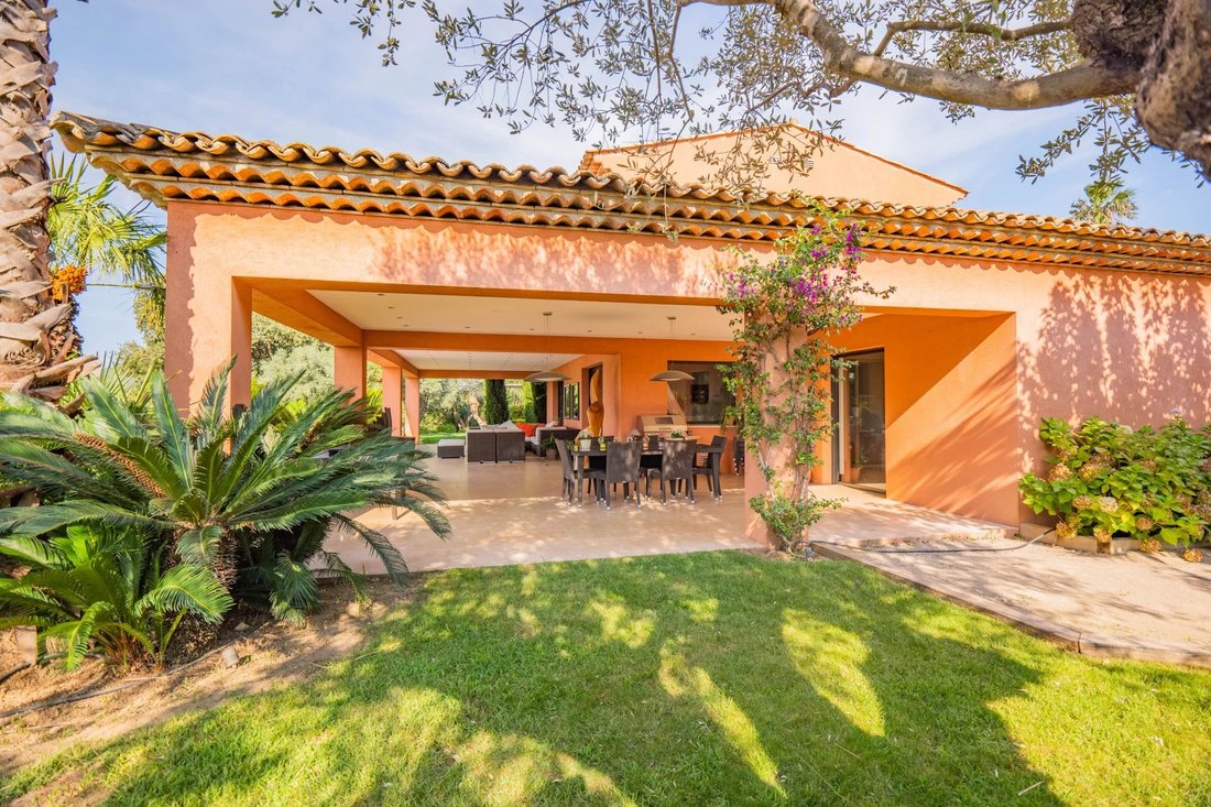 Villa in Grimaud, Provence-Alpes-Côte d'Azur, France 5 - 17347076